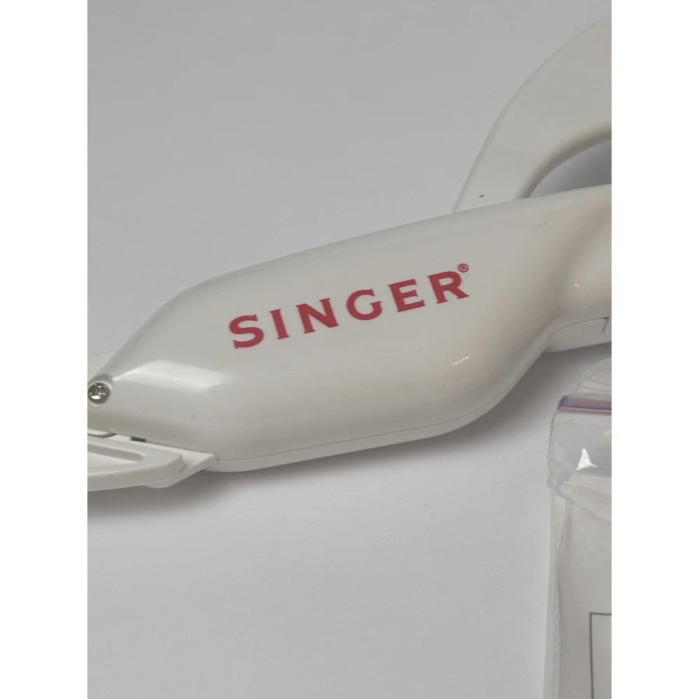 Singer Electric‎ Scissors Handheld Battery Operated White with Spare Blade